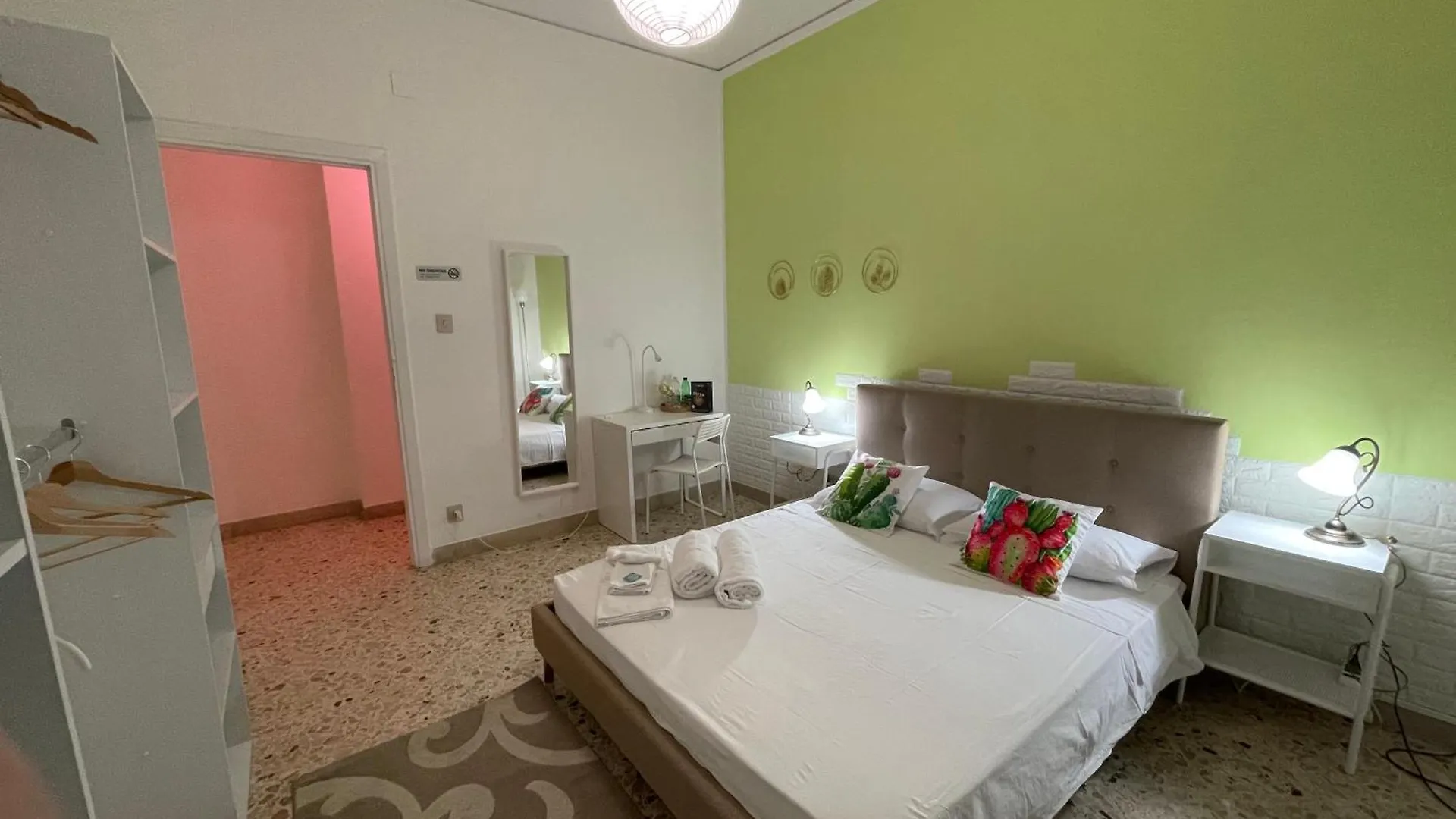 Casa Dei Nonni Di Yuri Panzió Palermo 0*,